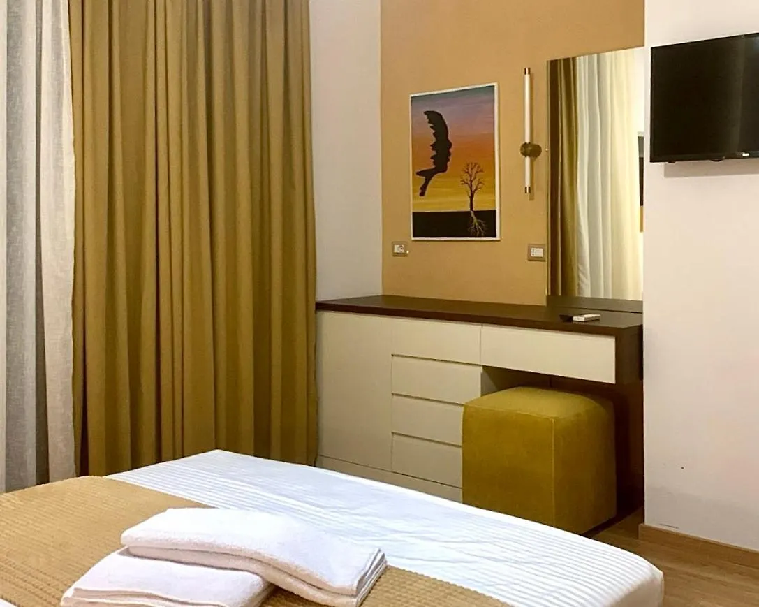 Triena Rooms Fier 0*,
