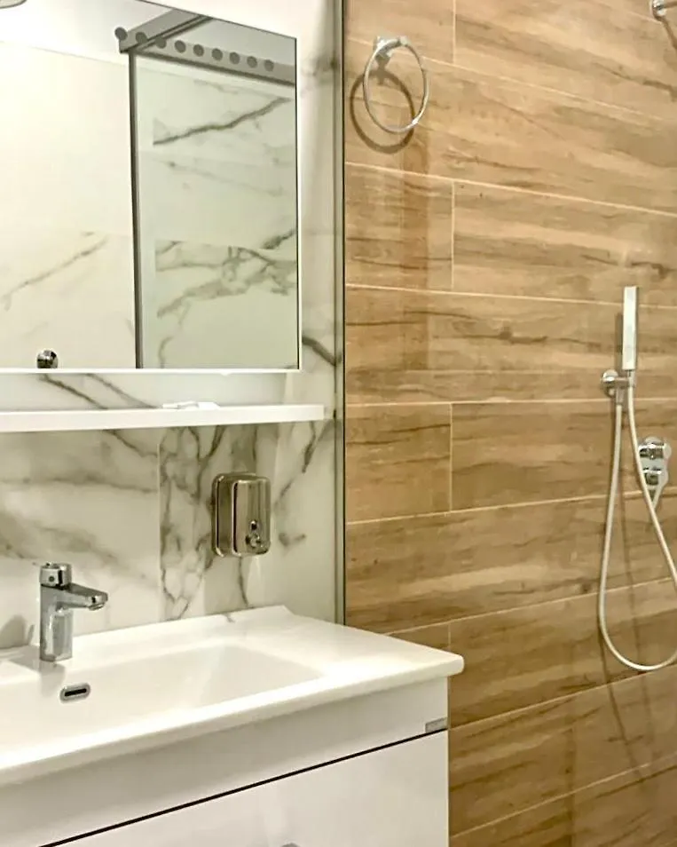 Triena Rooms فيير