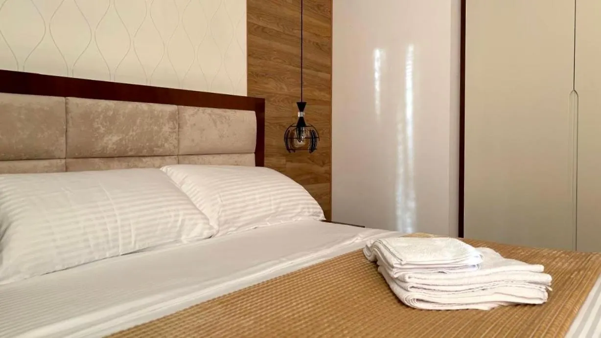 Triena Rooms فيير