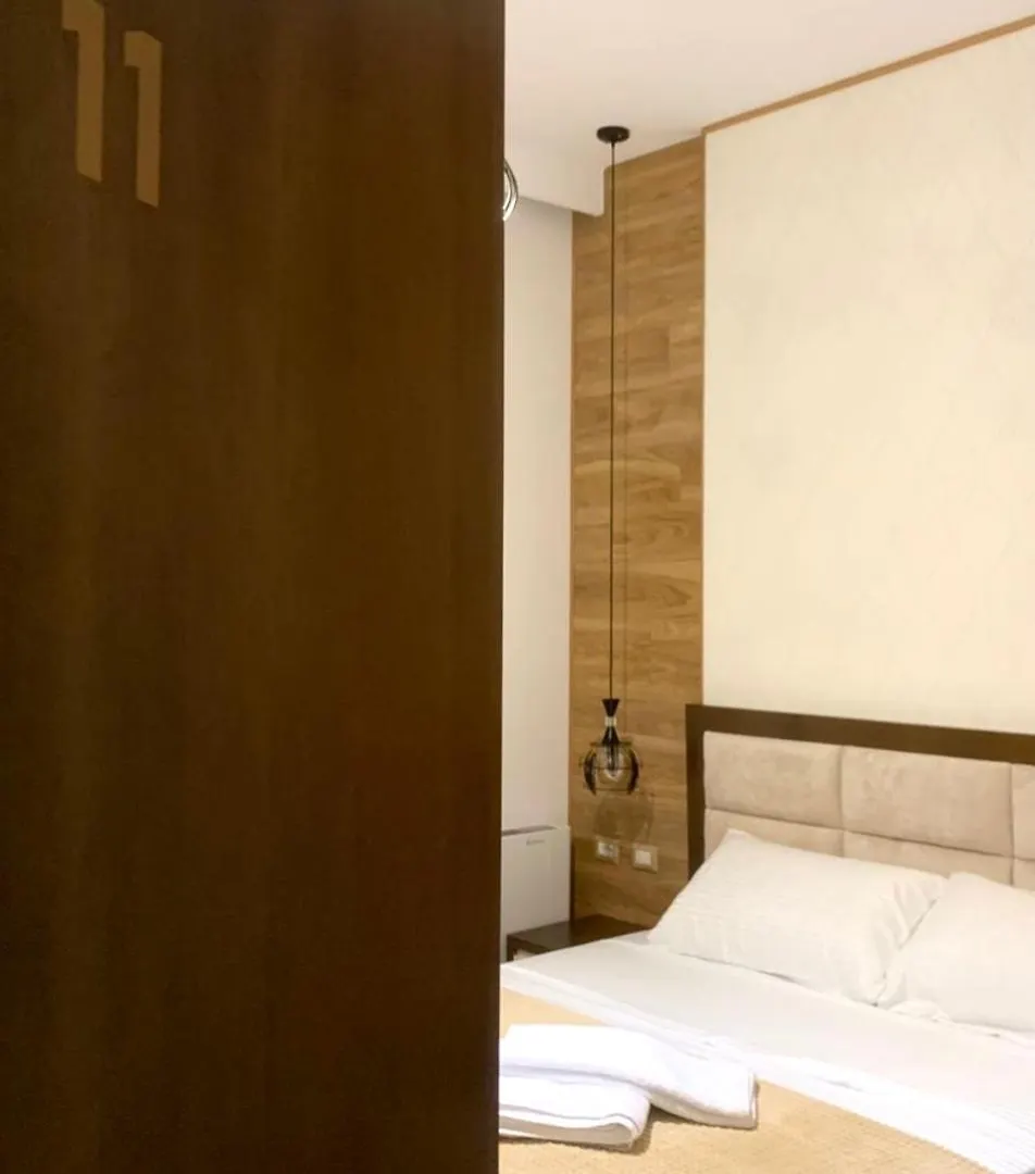 Triena Rooms Fier Inn