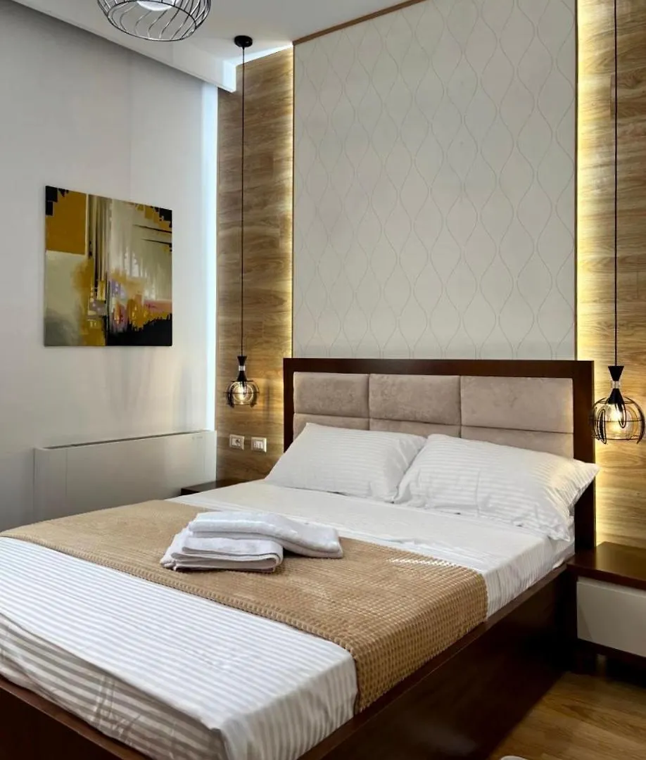 Triena Rooms فيير
