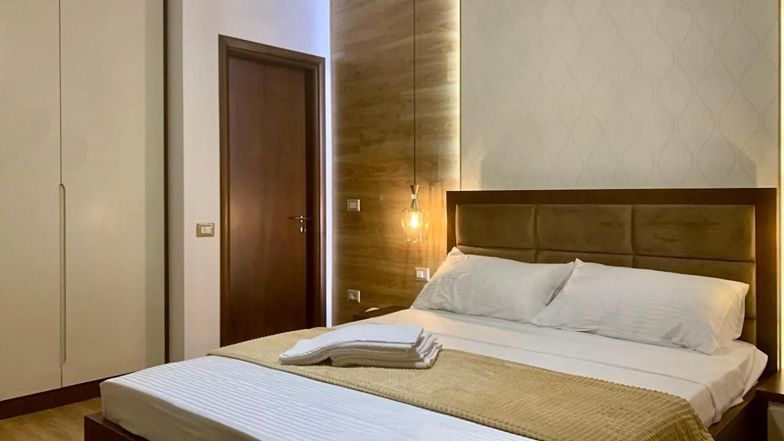بيت ريفي Triena Rooms فيير