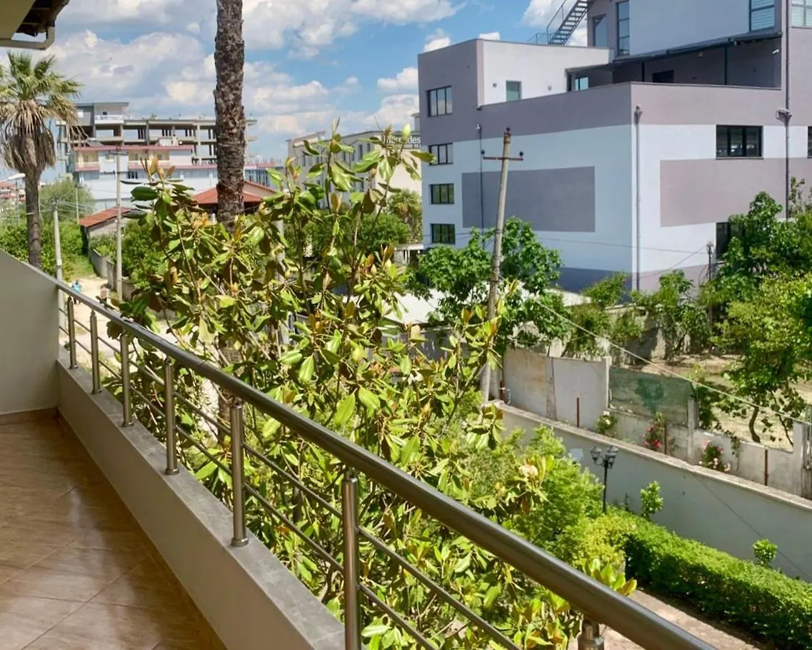 بيت ريفي Triena Rooms فيير